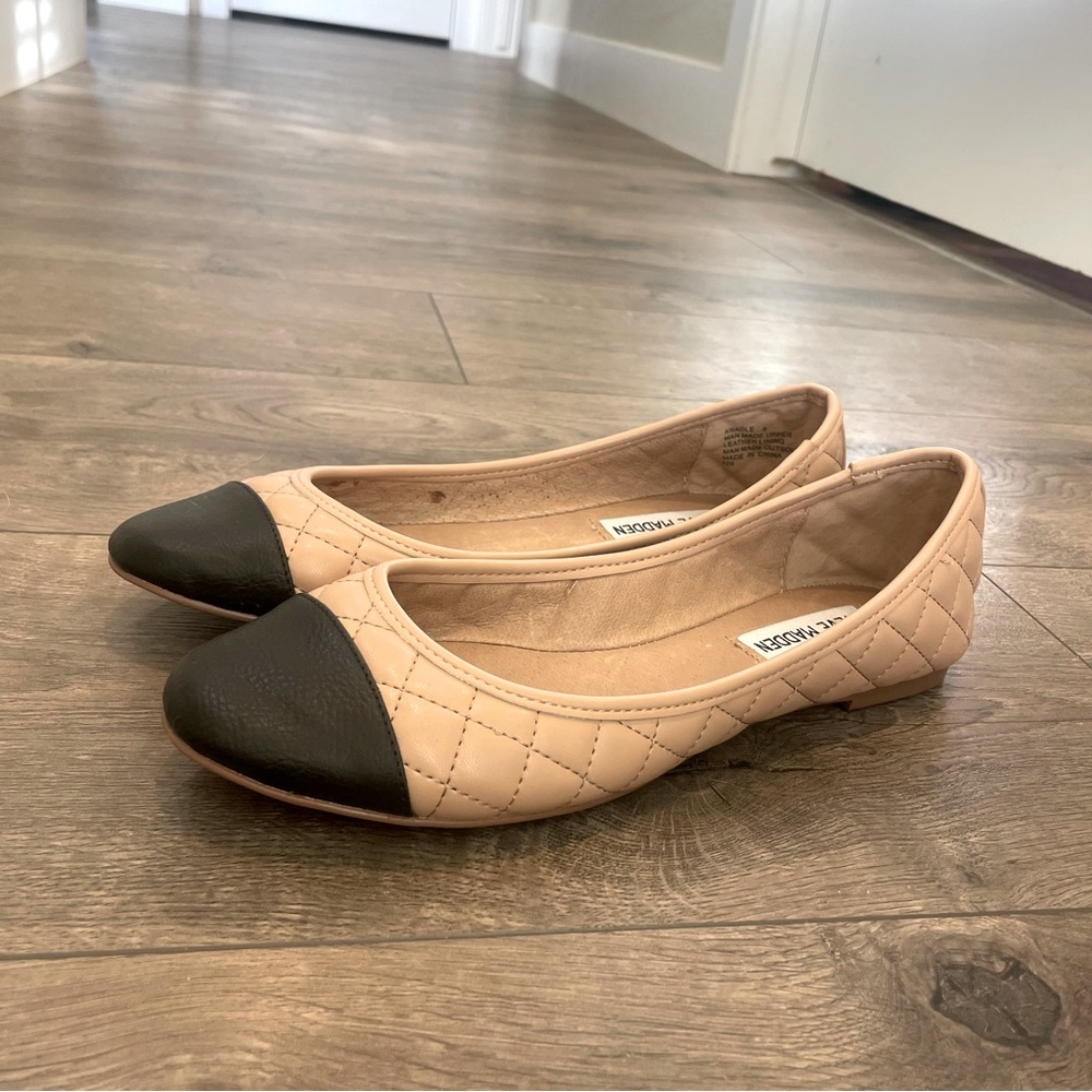 Steve Madden Nude Black Cap Toe Flats, Size 8